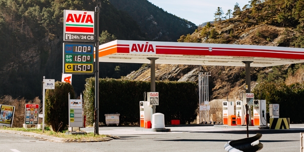 Leere Tankstelle in Italien: In Zeiten der Isolation geht der Benzinkonsum ebenso unausweichlich zurück