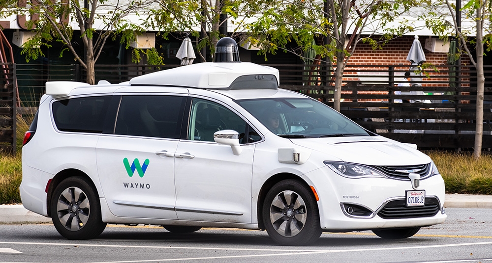 Noch ist ein Fahrer bei Waymo mit an Board. Soll aber nur im Zweifelsfall eingreifen.