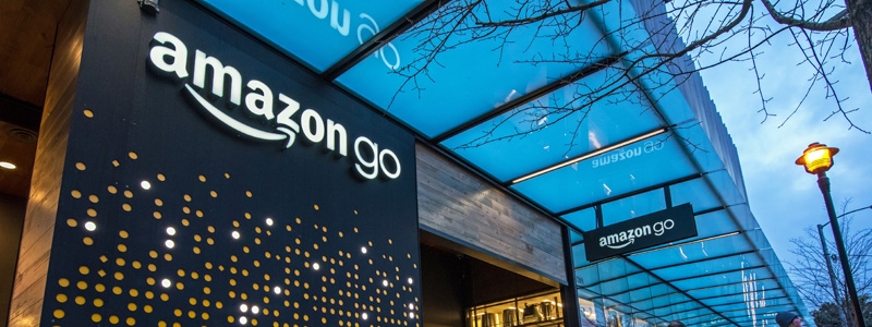 Amazon.com ist der weltweit größte E-Commerce-Einzelhändler in Bezug auf seine Marktkapitalisierung von über einer Billionen US-Dollar.